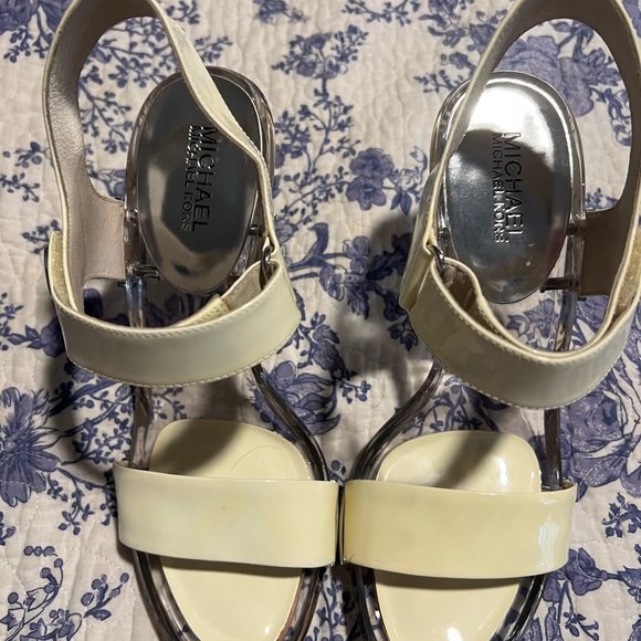 Michael Kors white patent leather clear base - Picture 7 of 8